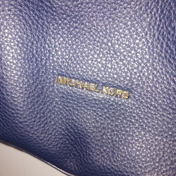 Michael Kors Raven bag in Navy - Picture 2 of 5